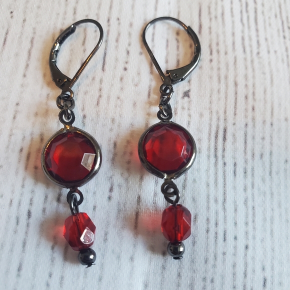 Jewelry - Red dangle crystal earrings with clasp closure